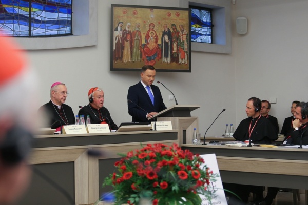 prezydent na zebraniu episkopatu europy